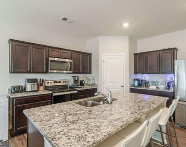 449 Mccall Way - Photo Thumbnail 7