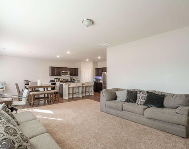 449 Mccall Way - Photo Thumbnail 11