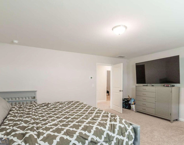 449 Mccall Way - Photo Thumbnail 16