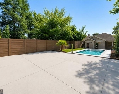620 Kennesaw Avenue Ne - Photo Thumbnail 22