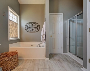 20 Bellaire Lane - Photo Thumbnail 14