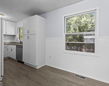 2560 Walton Way Sw - Photo Thumbnail 8