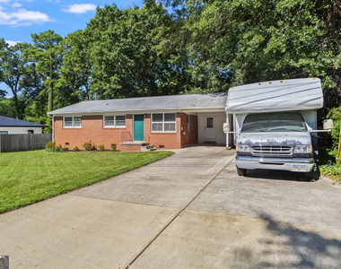 2560 Walton Way Sw - Photo Thumbnail 3