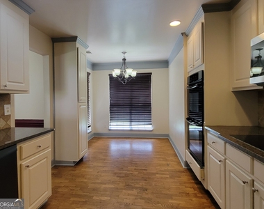 516 Oxford Ridge - Photo Thumbnail 4