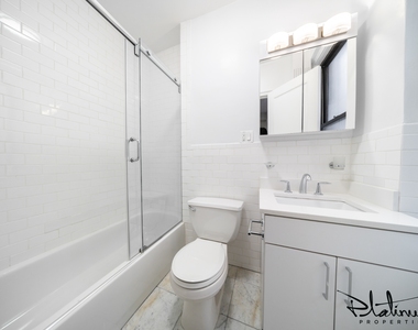 East 46th Street - Photo Thumbnail 4