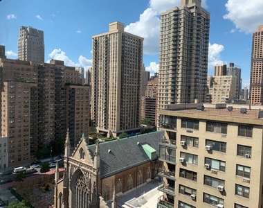East 79th Street - Photo Thumbnail 3
