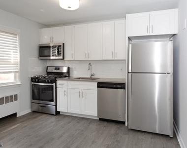 555 Main Street - Photo Thumbnail 9
