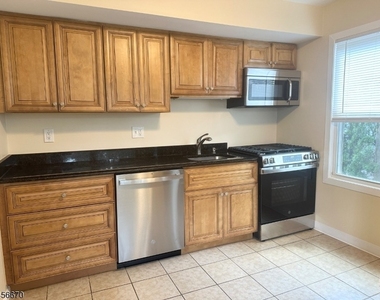 111 Washington St Unit 1 - Photo Thumbnail 3