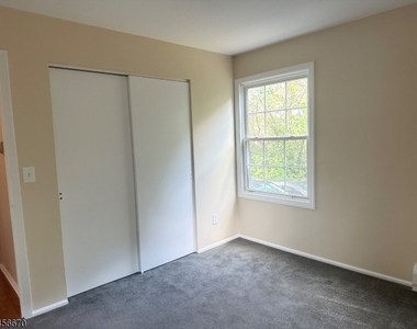 111 Washington St Unit 1 - Photo Thumbnail 12