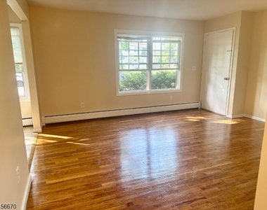 111 Washington St Unit 1 - Photo Thumbnail 5