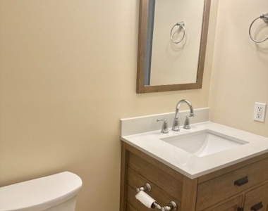 111 Washington St Unit 1 - Photo Thumbnail 8