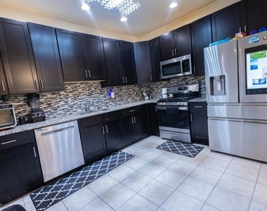 347 Raymound Blvd - Photo Thumbnail 8