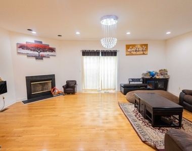 347 Raymound Blvd - Photo Thumbnail 3