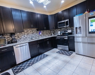 347 Raymound Blvd - Photo Thumbnail 7