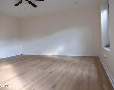 52 Creek Rd - Photo Thumbnail 9