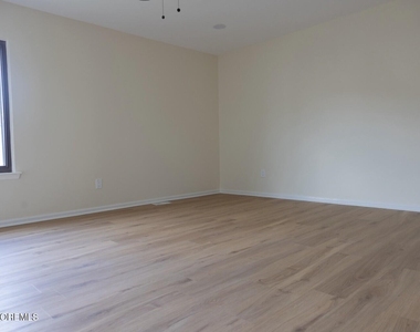 52 Creek Rd - Photo Thumbnail 7