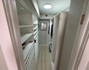427 Golden Isles Drive - Photo Thumbnail 8