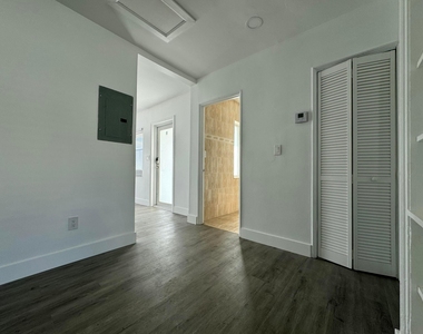 1833 Madison Street - Photo Thumbnail 6
