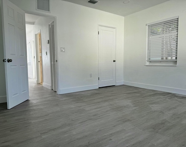 1833 Madison Street - Photo Thumbnail 4
