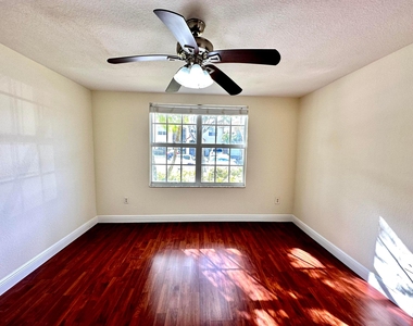 15135 Michelangelo Boulevard - Photo Thumbnail 20