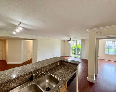 15135 Michelangelo Boulevard - Photo Thumbnail 5