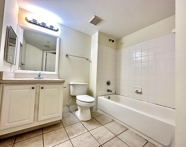 15135 Michelangelo Boulevard - Photo Thumbnail 4