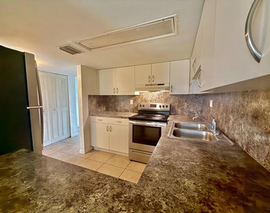 329 Gulfstream Road - Photo Thumbnail 12