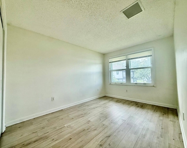 329 Gulfstream Road - Photo Thumbnail 4