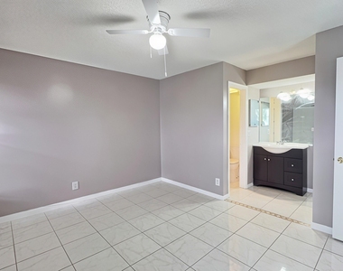 889 Twin Lakes Drive - Photo Thumbnail 13