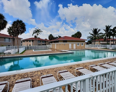 889 Twin Lakes Drive - Photo Thumbnail 3