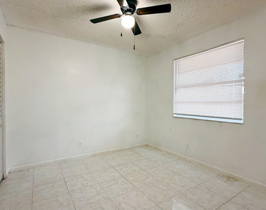 889 Twin Lakes Drive - Photo Thumbnail 22