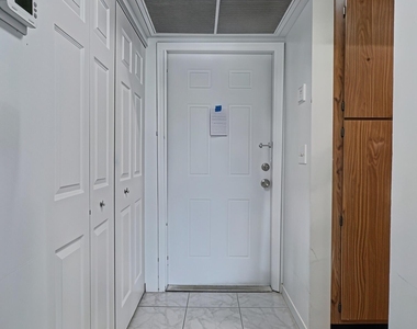 889 Twin Lakes Drive - Photo Thumbnail 4