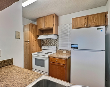 889 Twin Lakes Drive - Photo Thumbnail 10