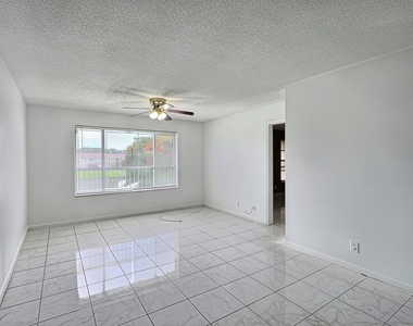 889 Twin Lakes Drive - Photo Thumbnail 5