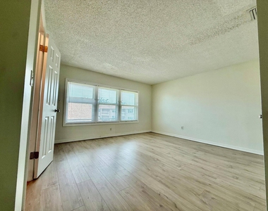 337 Gulfstream Road - Photo Thumbnail 10