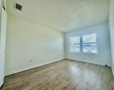 337 Gulfstream Road - Photo Thumbnail 5