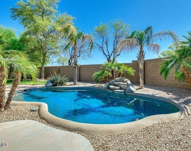 1347 E Rolls Road - Photo Thumbnail 22