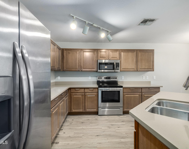 1347 E Rolls Road - Photo Thumbnail 6