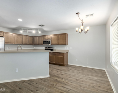 1347 E Rolls Road - Photo Thumbnail 4