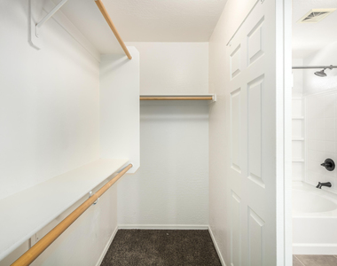 1347 E Rolls Road - Photo Thumbnail 13