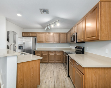 1347 E Rolls Road - Photo Thumbnail 5
