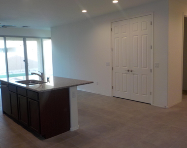 918 E Locust Lane - Photo Thumbnail 3