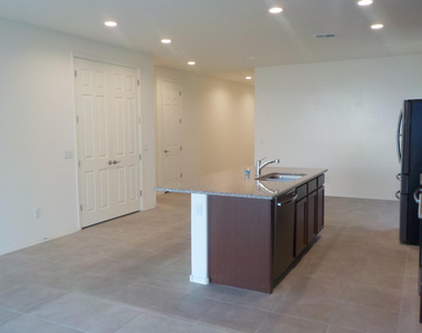 918 E Locust Lane - Photo Thumbnail 2