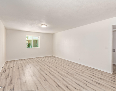 2633 W Ocotillo Road - Photo Thumbnail 9