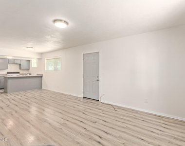 2633 W Ocotillo Road - Photo Thumbnail 5