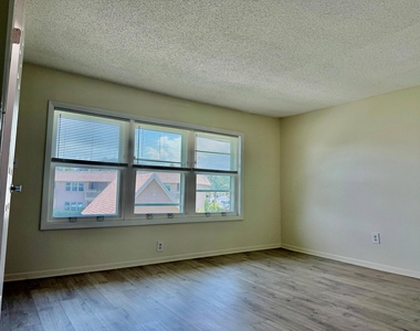 343 Gulfstream Road - Photo Thumbnail 16