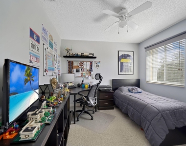 1457 Banyan Way - Photo Thumbnail 7