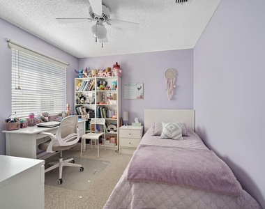 1457 Banyan Way - Photo Thumbnail 32