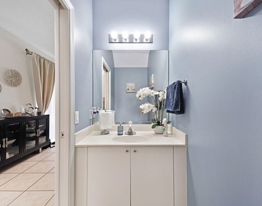 1457 Banyan Way - Photo Thumbnail 31
