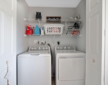 1457 Banyan Way - Photo Thumbnail 16